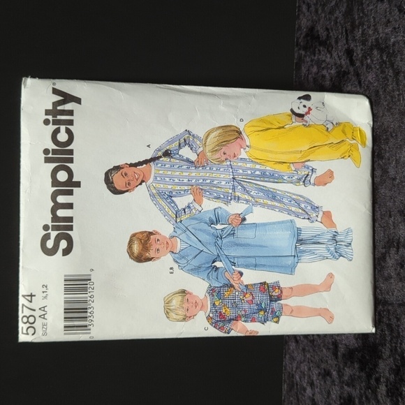 Simplicity 5874 Uncut/Unused Kid's Pajamas and Robe Sewing Pattern Size 1/2-2 - Picture 1 of 3